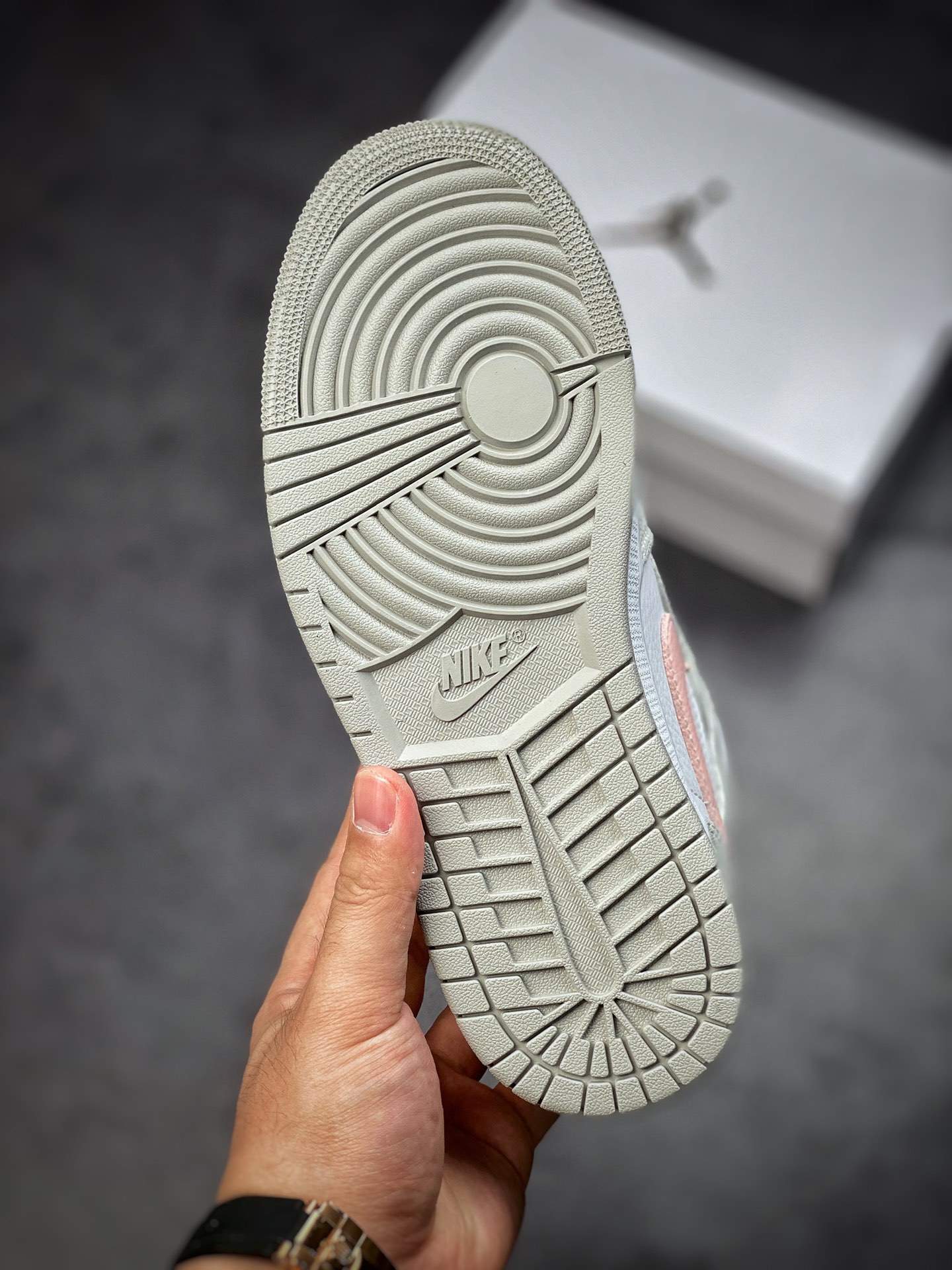 260 原装裸鞋级 市面最高工艺产物 Air Jordan 1 Mid 纯原系列 DN4045-001