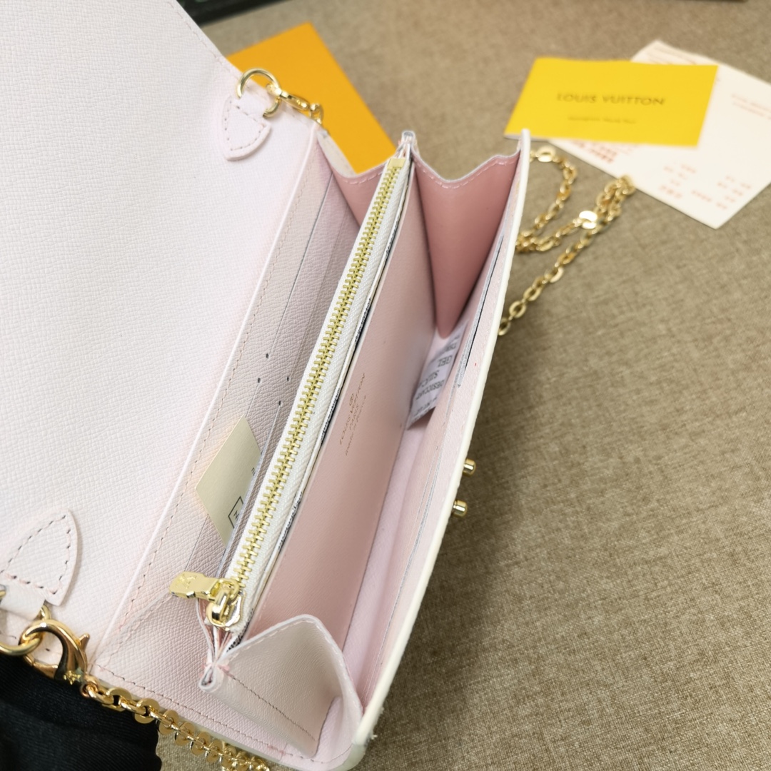 Damier Wallet - Close-up of Hardware