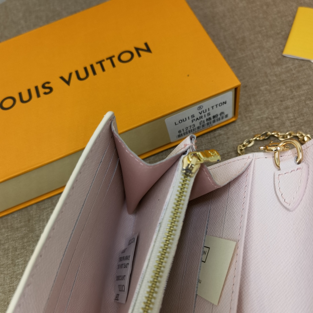 Damier Wallet - Lifestyle Shot