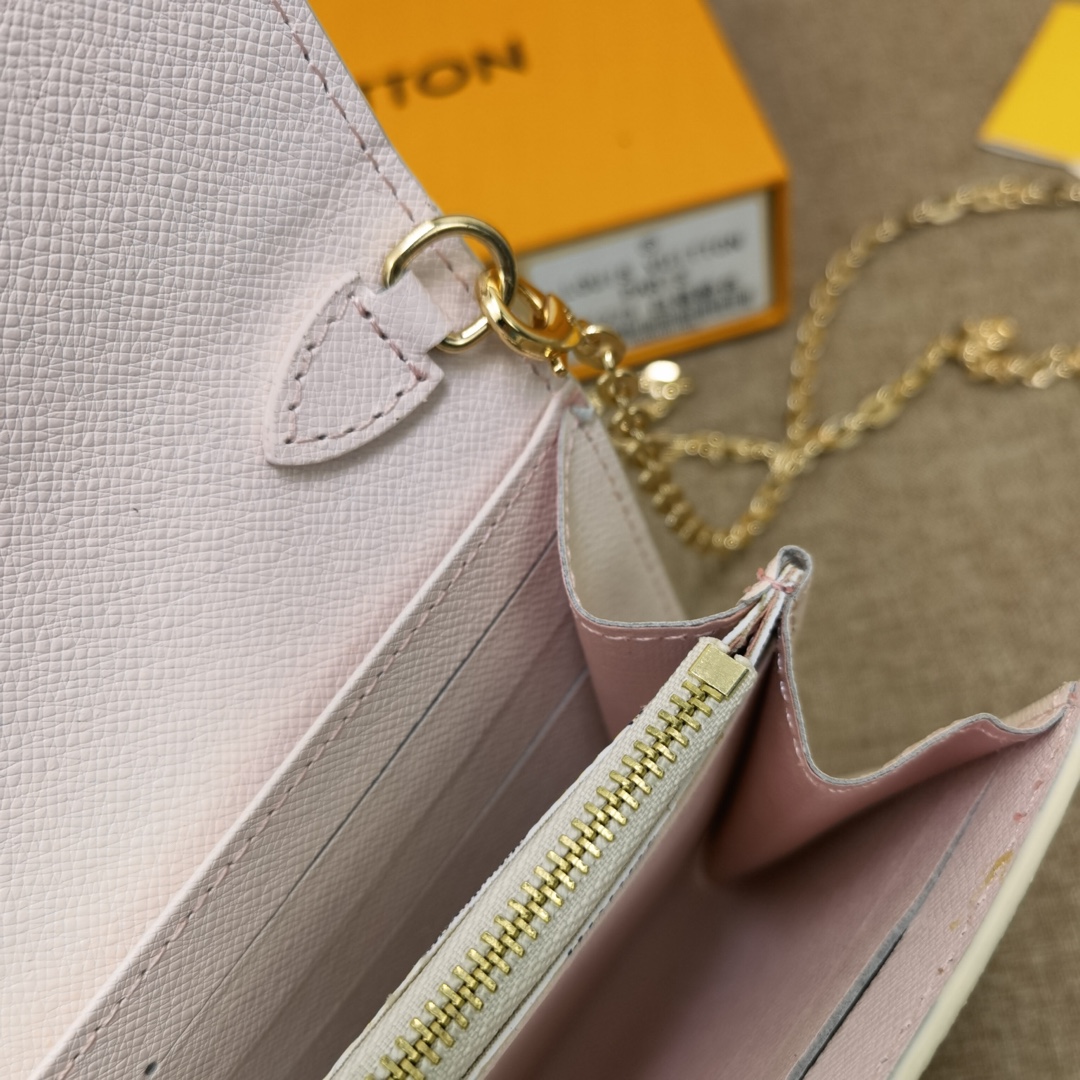 Damier Wallet - Texture Close-up