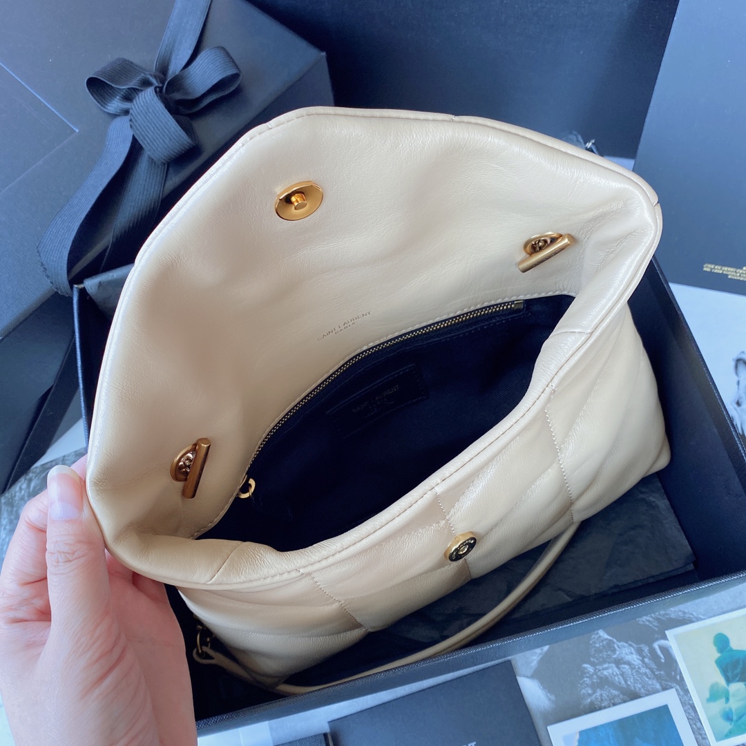 Prada Classic Handcrafted Luxury Leather Shoulder Bag Ref.0663D1EB 9