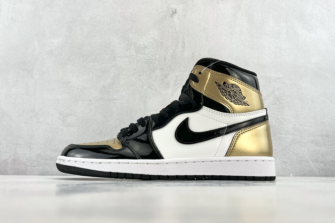 DT纯原AJ1 纯原版本 Air Jordan 1 Retro Gold Toe 黑金脚趾 原鞋原楦头纸板开发 原厂Prime Asia皮料打造 正确鞋垫背胶 飞翼3D高频深度立体