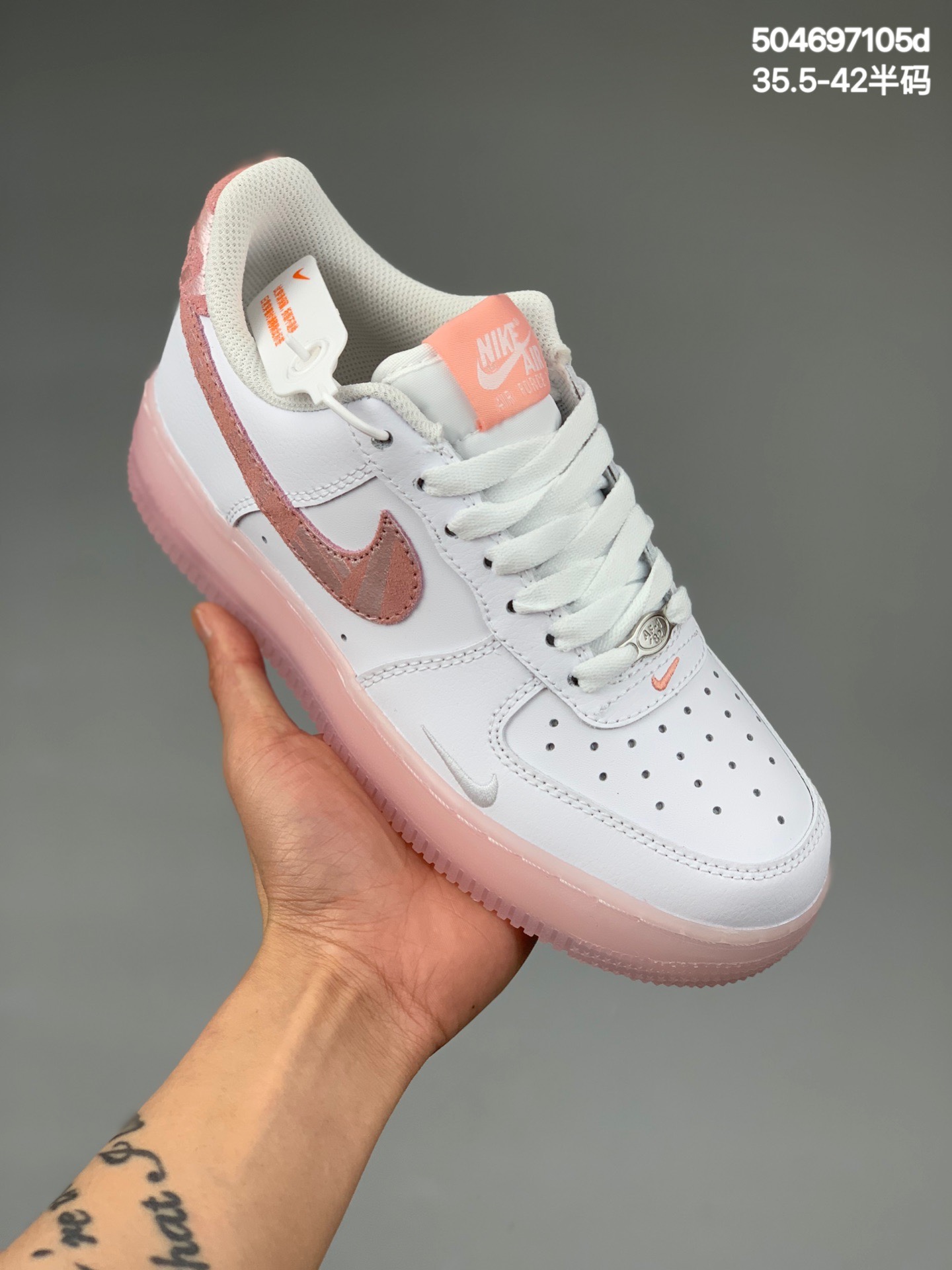 
耐克Nike Air Force 1 ’07 Low “水蜜桃”空军一号低帮百搭休闲运动板鞋。柔软、弹性十足的缓震性能和出色的中底设计，横跨复古与现代的外型结合，造就出风靡全球三十多年的Force 1，直到今天还深受青睐。货号：DQ5019-100尺码：35.5 36 36.5 37.5 38 38.5 39 40 40.5 41 42
编码：504697105d