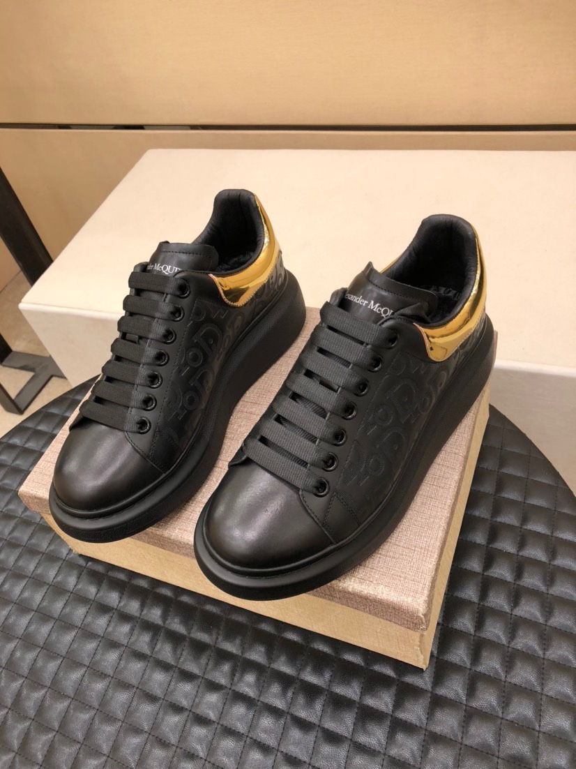 J0  AlexanderMcQUEEN、情侣款女35-41，男38-44码， 麦昆 Alexander McQueen 高版本再次升级为最高品质面市官网最前沿独家首创，非凡，👑 麦昆 Alexander McQueen 春夏秋冬顶级代购版本✅💎面料Fabric：意大利进口高质感.抗水擦不变色质.丝绸牛皮配原版布料。💎内里:A级意大利进口水染羊皮里特订韧性强.耐脏.吸汗.透气.舒适🐑💎垫脚Steing:顶级版进口意大利超软牛里皮🐂💎鞋底Sole：l橡胶 一体成型