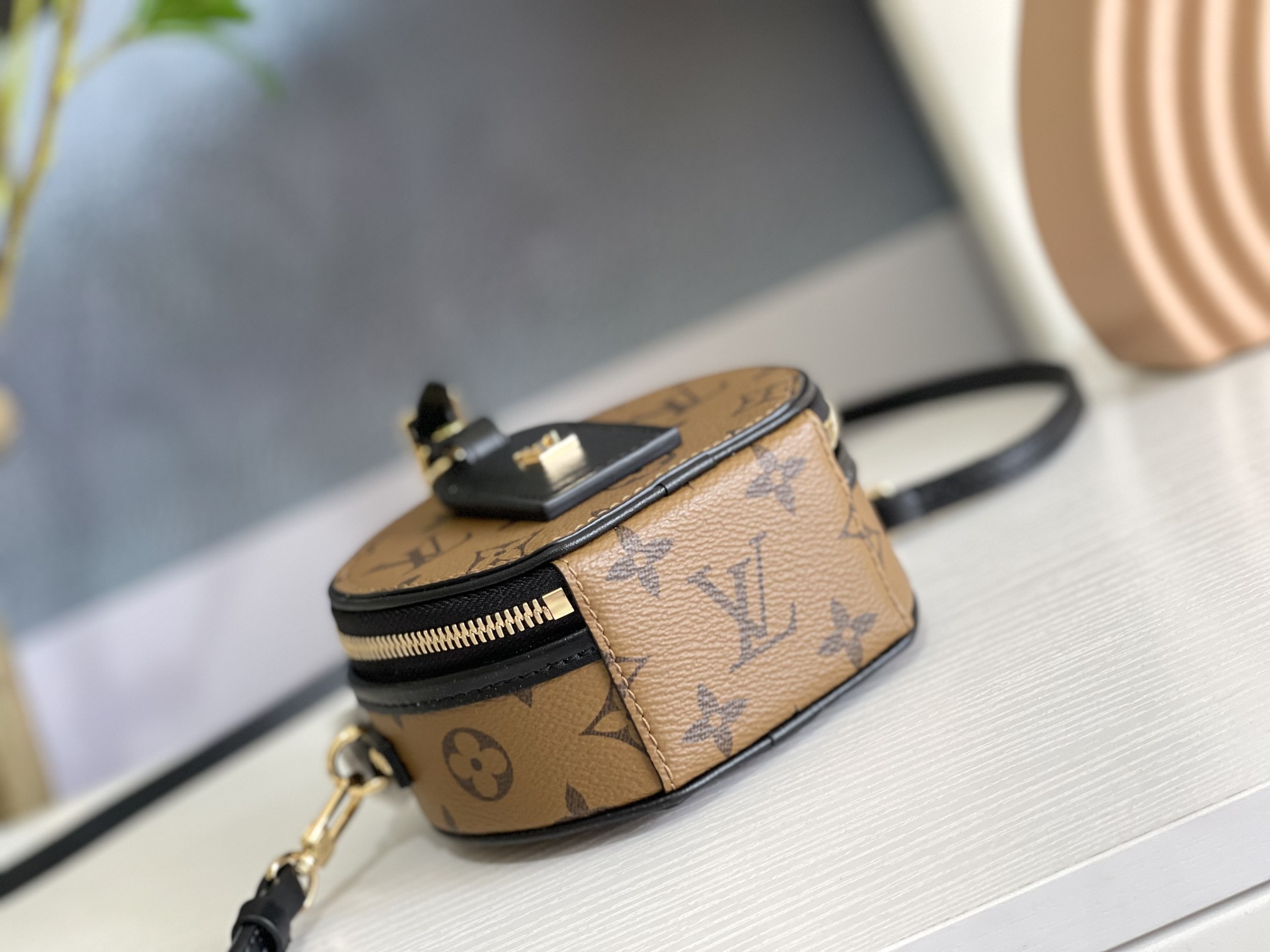 Louis Vuitton Haute Couture Classic Luxury Handbag Shoulder Crossbody 3