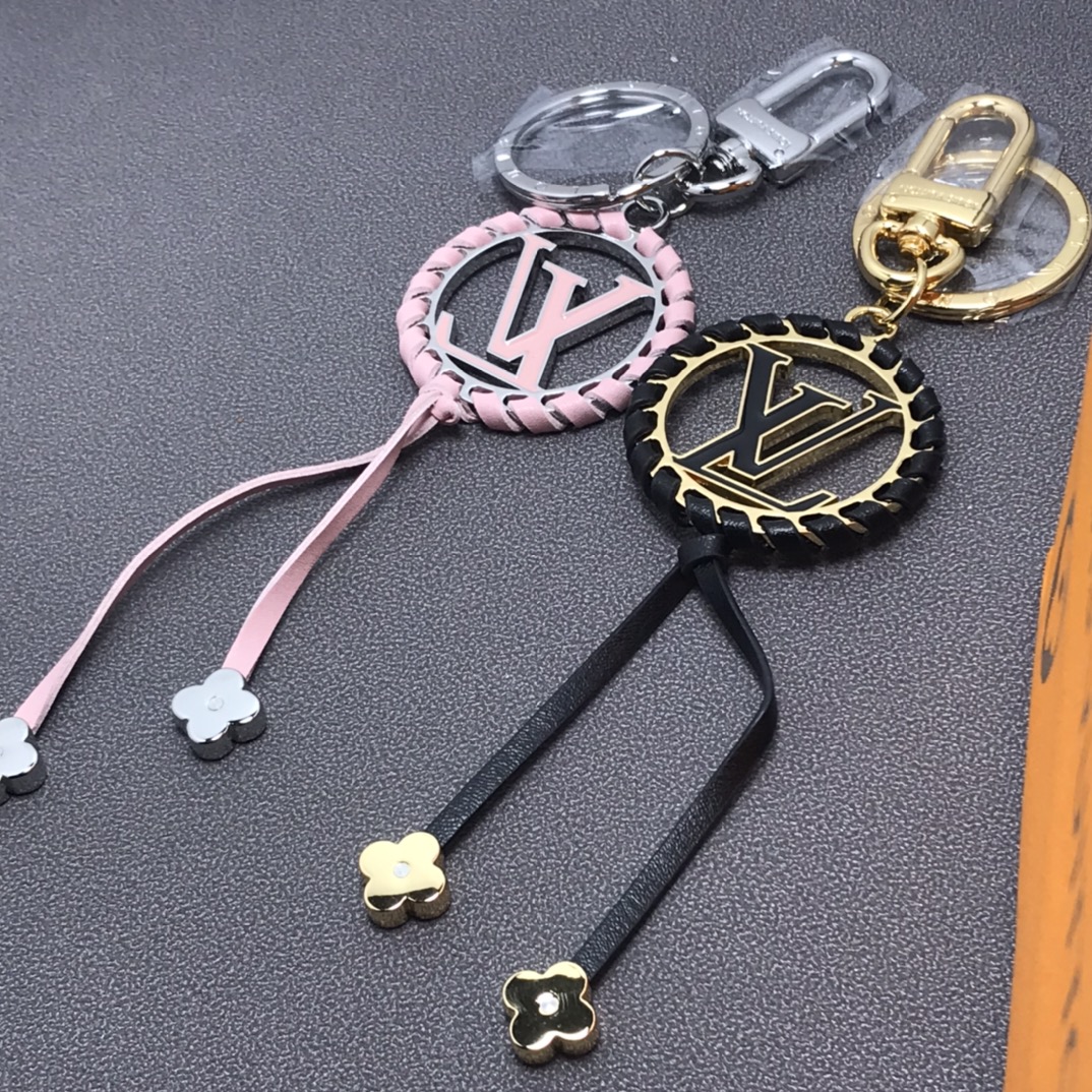 NO:102775,LV keychain New letter circle leather knot keychain No. CT2208456, Lv accessories, louis vuitton, keychain19860909LV钥匙扣 新品字母圆圈皮结钥匙扣 编号CT2208456,Lv配饰,louis vuitton,keychain,Jewelry