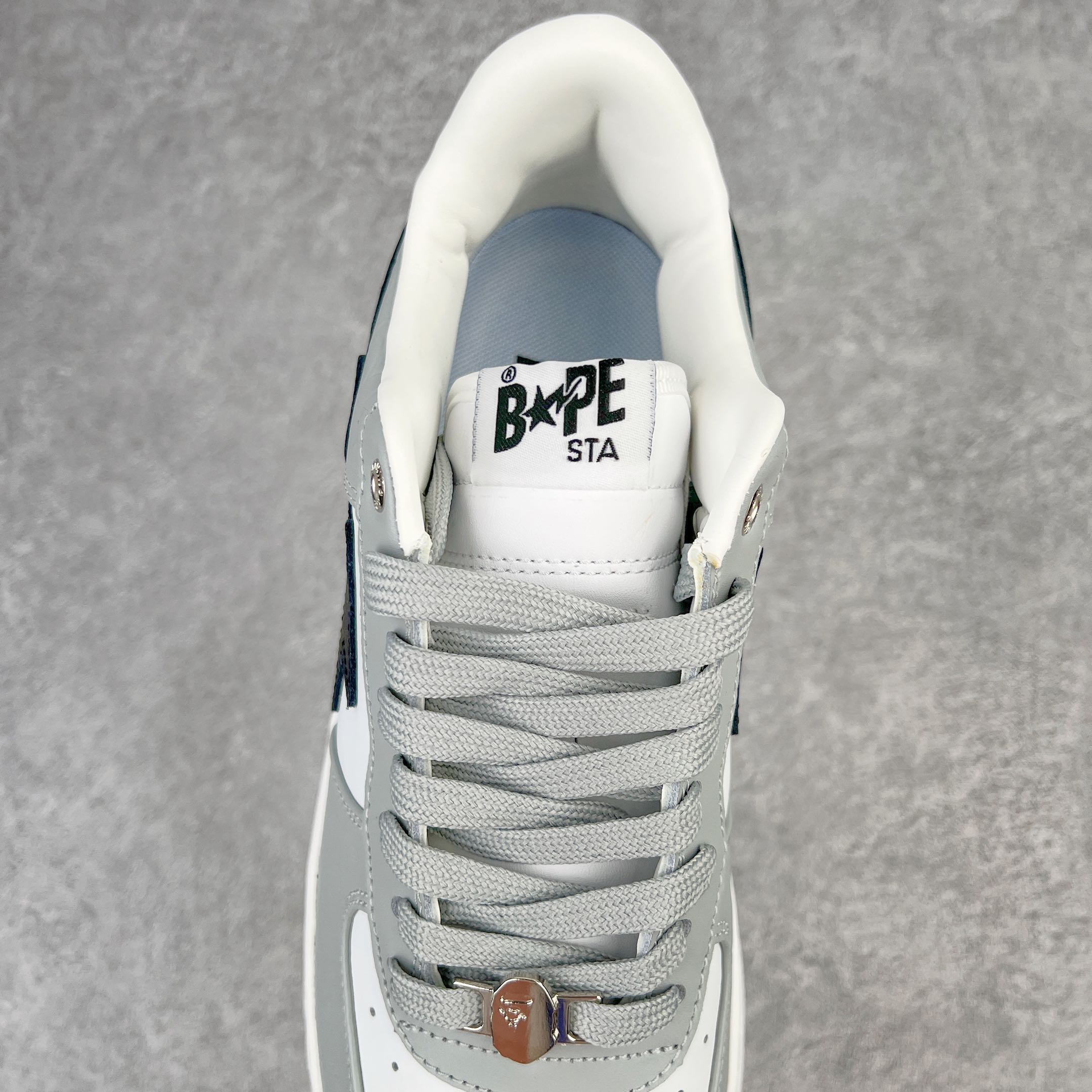 图片[5]-＃C版纯原 Bape Sta To Low 明星同款 猿人头经典漆皮低帮运动休闲板鞋 全套原纸板楦头开发 确保原汁原味 市场最完美低趴版型 一比一鞋头弧度高度鞋身弧度 外贸平台指定订单 匠心打造 开发时长超过半年 独家私模磨具冲刀加持 原厂特供皮料光泽色卡零偏差 内里均采用市场最好的超软原厂填充棉 原数据进口机台高频印压LOGO 最高QC检验标准 控制溢胶瑕疵 深浅定位均保持zp一致 中底嵌入Ortholite缓震材质 全套原包装 包含猿人logo 定制防尘袋 尺码：36 36.5 37 38 38.5 40 40.5 41 42 42.5 43 44 44.5 45 46-选品中心