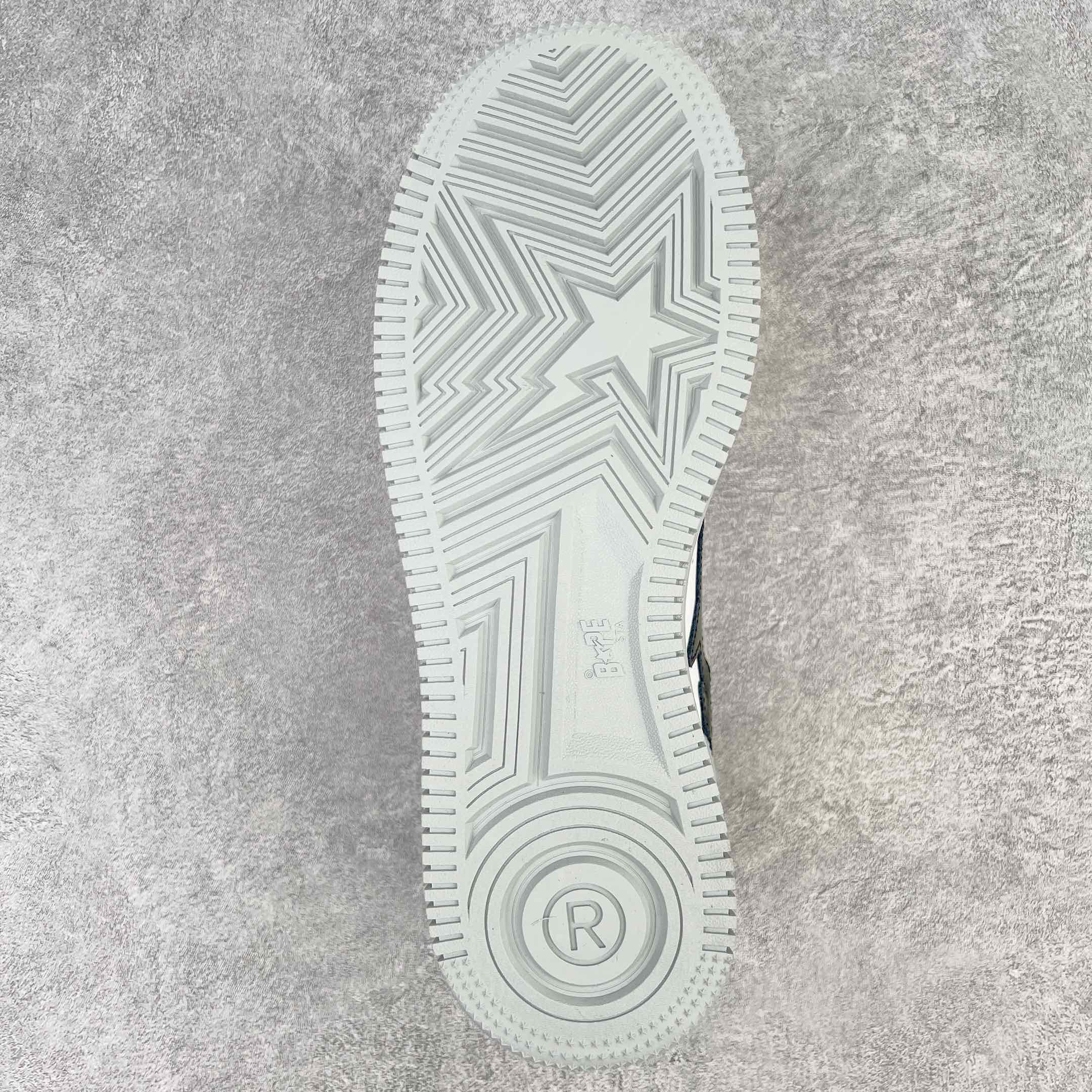 图片[9]-＃C版纯原 Bape Sta To Low 明星同款 猿人头经典漆皮低帮运动休闲板鞋 全套原纸板楦头开发 确保原汁原味 市场最完美低趴版型 一比一鞋头弧度高度鞋身弧度 外贸平台指定订单 匠心打造 开发时长超过半年 独家私模磨具冲刀加持 原厂特供皮料光泽色卡零偏差 内里均采用市场最好的超软原厂填充棉 原数据进口机台高频印压LOGO 最高QC检验标准 控制溢胶瑕疵 深浅定位均保持zp一致 中底嵌入Ortholite缓震材质 全套原包装 包含猿人logo 定制防尘袋 尺码：36 36.5 37 38 38.5 40 40.5 41 42 42.5 43 44 44.5 45 46-选品中心