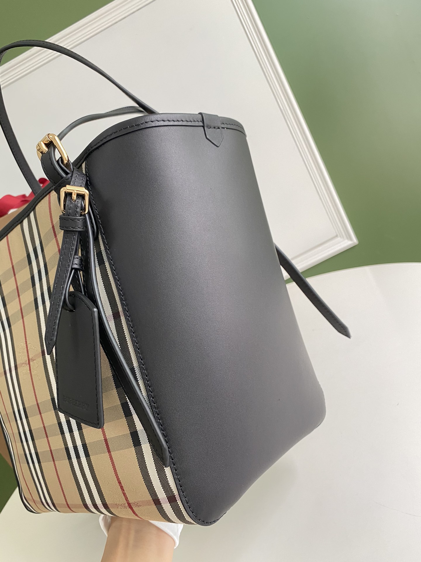 Burberry巴宝莉进口小牛皮配ykk黄铜五金隐形战马购物袋8818