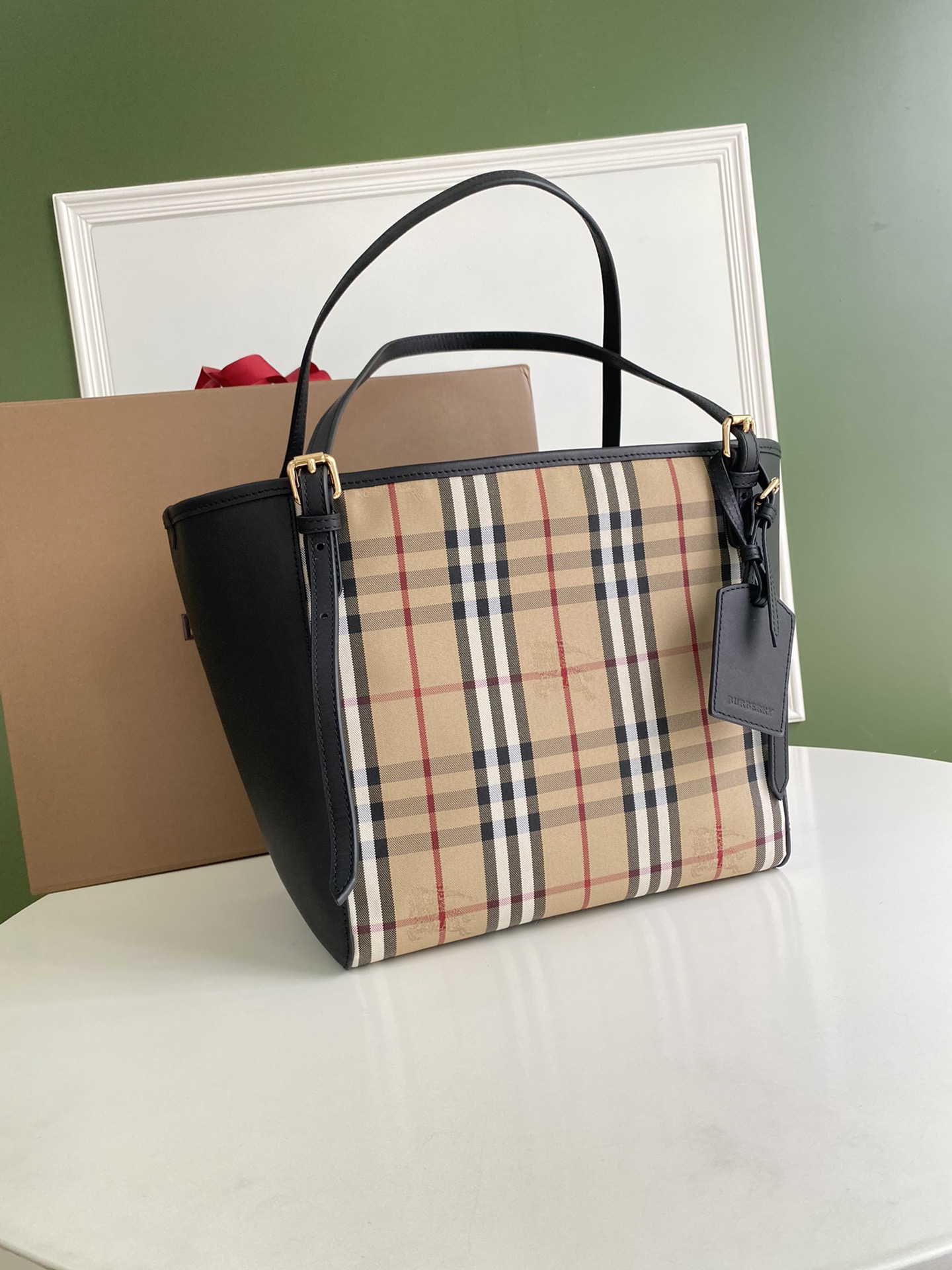 Burberry巴宝莉进口小牛皮配ykk黄铜五金隐形战马购物袋8818