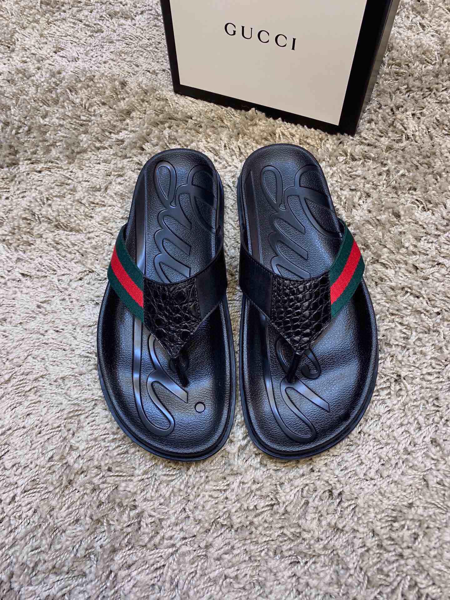 NO:279532,Hot products, crocodile belly sandals, store manager's grand recommendation [Crocodile sandals] Thai Siamese crocodile leather, counter quality, quality level, simple and fashionable, luxurious and atmospheric, gentlemanly style, Baidu, casual and temperament 38/45; tire soles are the highlights, wear-resistant and non-slip, absolutely suitable for you who know how to taste life!  sandals crocodile skin19860909爆款 批 鳄鱼肚皮凉鞋 店长隆重推荐【鳄鱼凉拖臻品】泰国暹罗鳄鱼皮 专柜精品 质量属精品级别 简单时尚 奢华大气 绅士风度百度 休闲不失气质 38/45；轮胎大底是亮点 耐磨防滑 绝对适合懂得品味生活的您！,,sandals,crocodile skin,Men's shoes