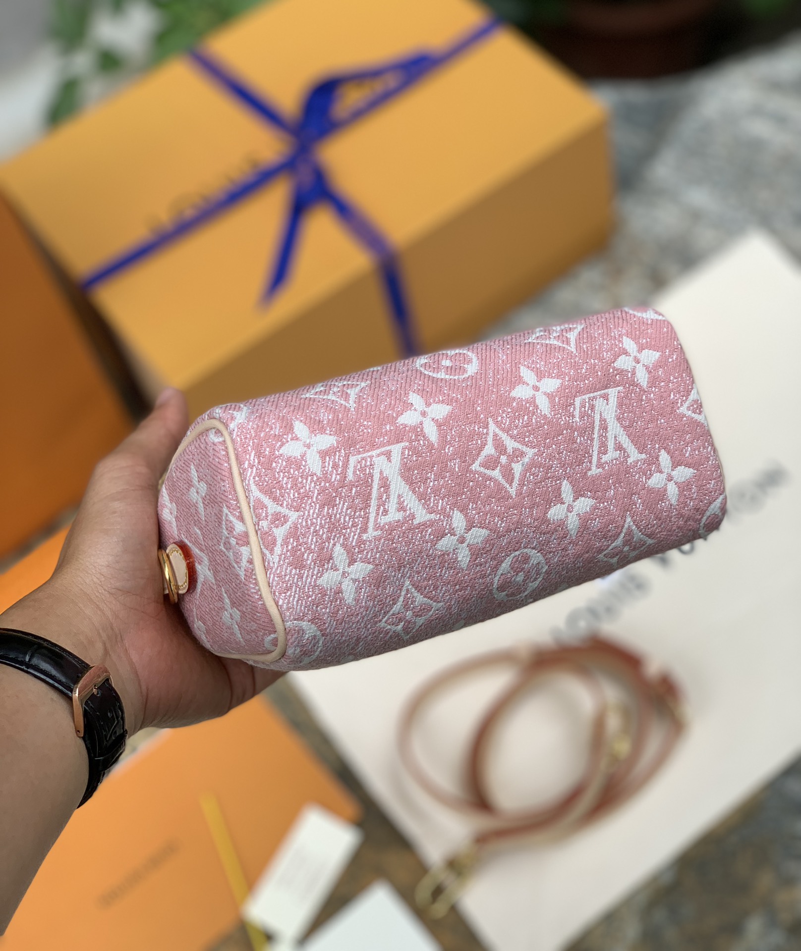 🌼 m81213粉色尺寸16 x 10 x 7.5CM 百分百原厂渠道货！2022限定牛仔nano，官网