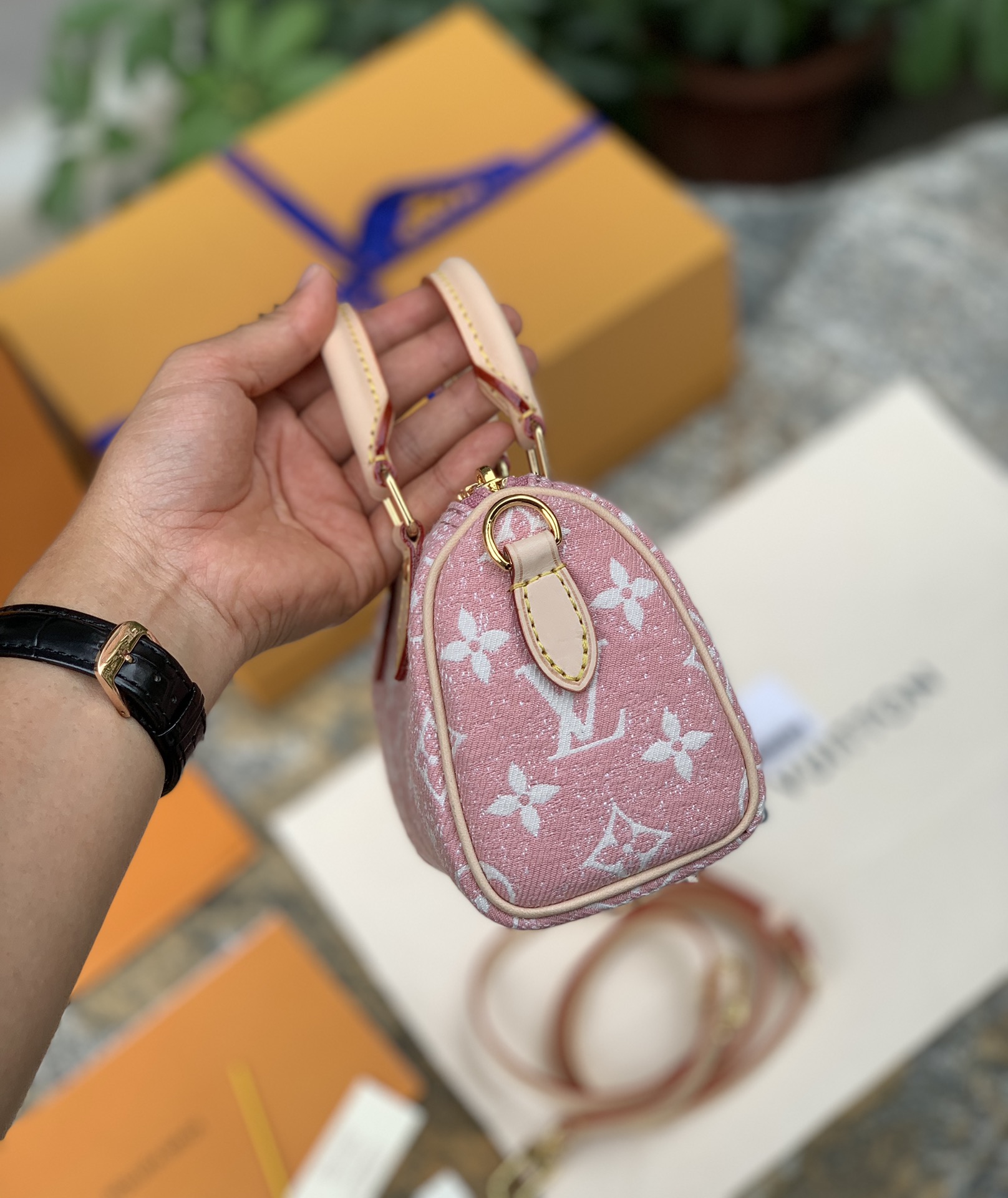 🌼 m81213粉色尺寸16 x 10 x 7.5CM 百分百原厂渠道货！2022限定牛仔nano，官网