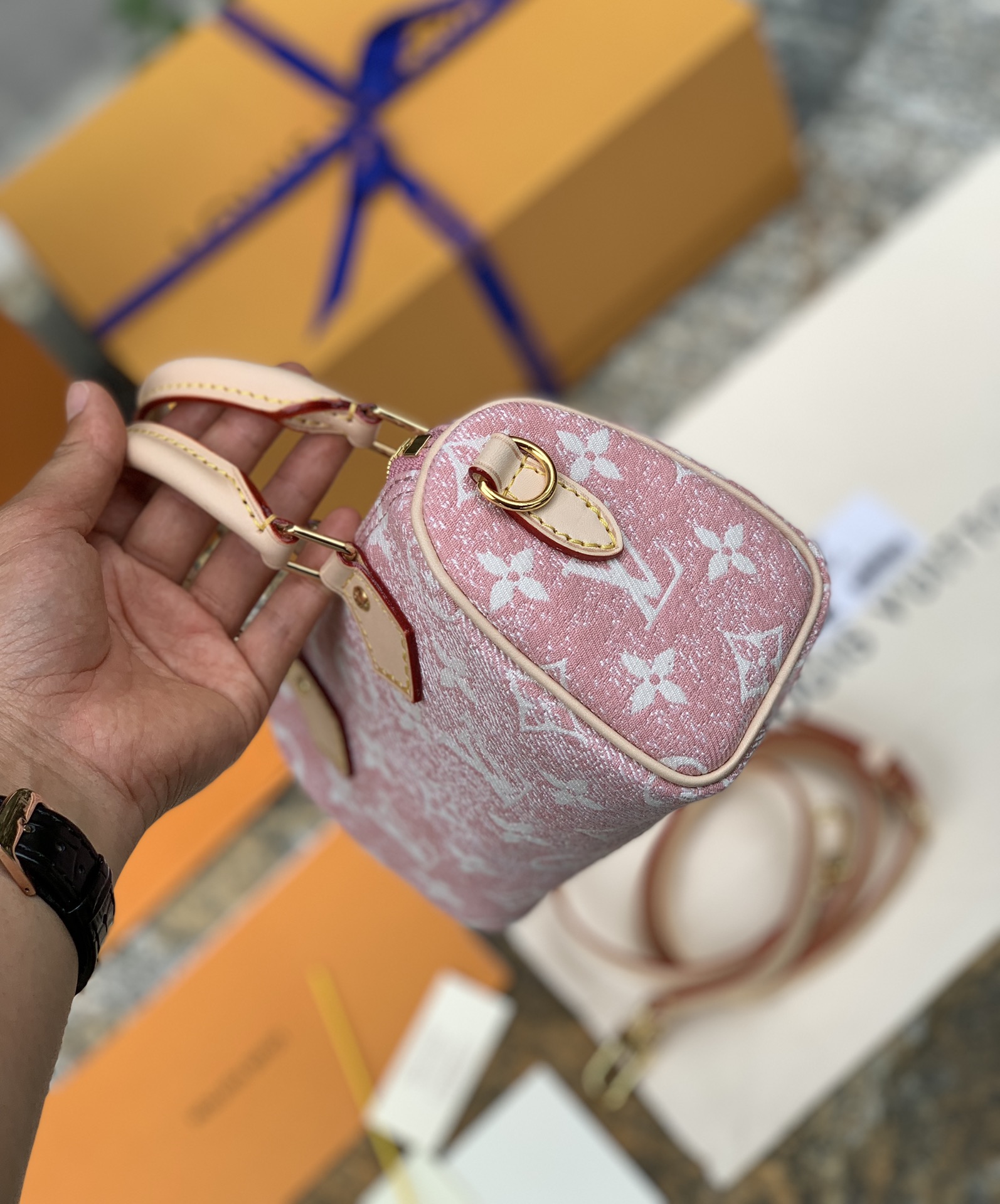 🌼 m81213粉色尺寸16 x 10 x 7.5CM 百分百原厂渠道货！2022限定牛仔nano，官网