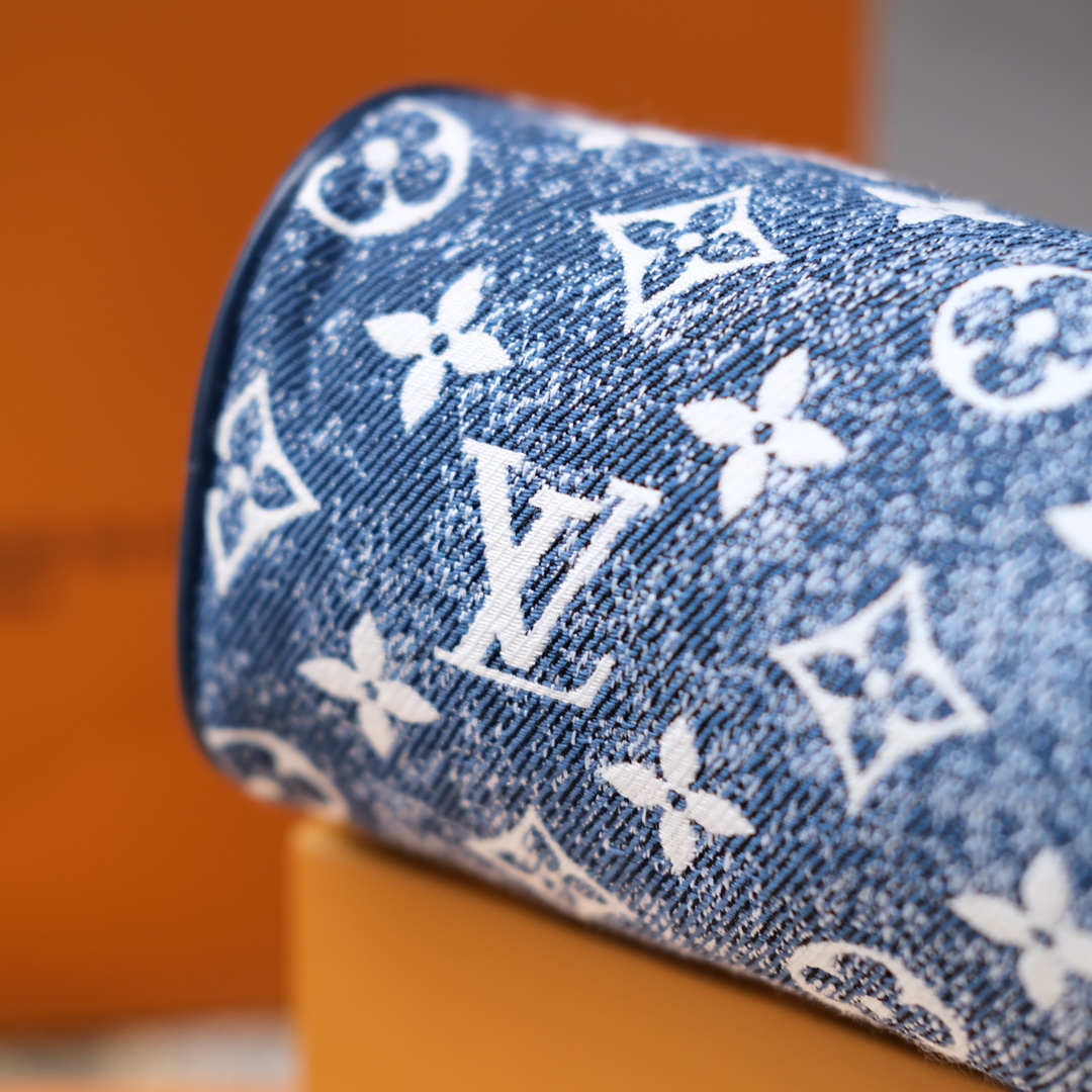 🌼 m81168尺寸16 x 10 x 7.5CM 里里外外全原渠道！复古丹宁系列牛仔蓝nano小号，比