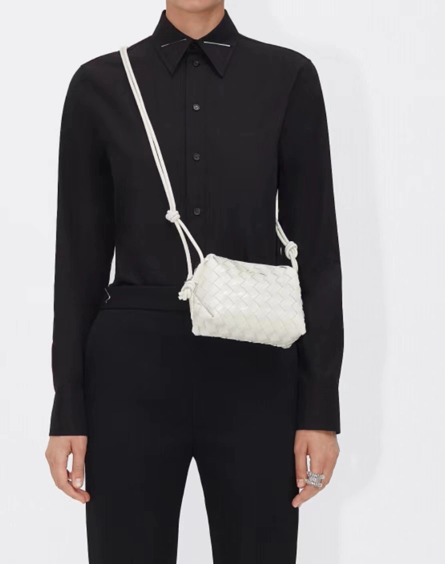 Bottega Veneta LOOP 编织小方包 666683白色