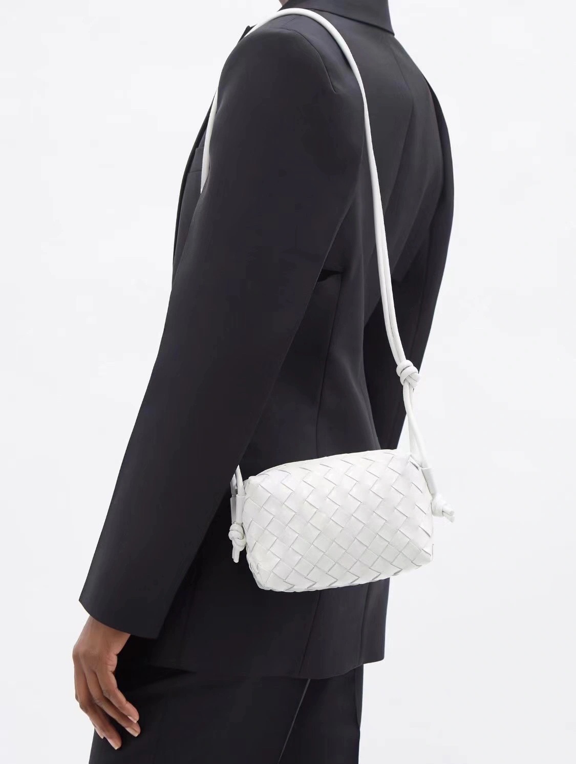 Bottega Veneta LOOP 编织小方包 666683白色