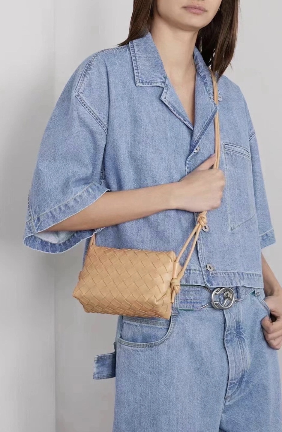 Bottega Veneta LOOP 编织小方包 666683杏仁色