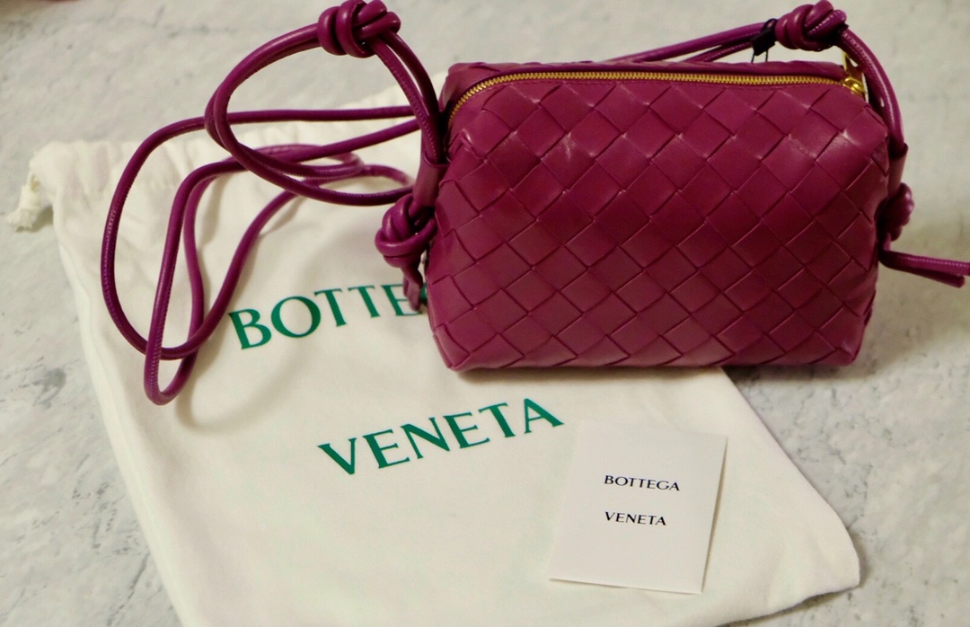 Bottega Veneta LOOP 编织小方包 666683朱砂红