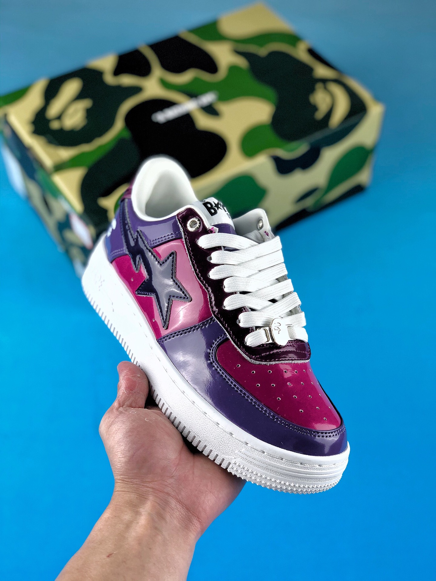 本地自取 核心放店
Bape Sta Low 人气单品
猿人头经典回归 全鞋包括内衬和鞋舌都是白色牛皮高规格用料，质感高级且耐脏。猿人头LOGO压印，金属猿人头鞋带扣，尽显Bape的设计诚意，Ortholite缓震材质脚感舒适耐穿，区别市面虚高版本最强性价比   
货号:1H20191045
尺码:36 36.5 37.5 38 38.5 39 40 40.5 41 42 42.5 43 44 44.5 45