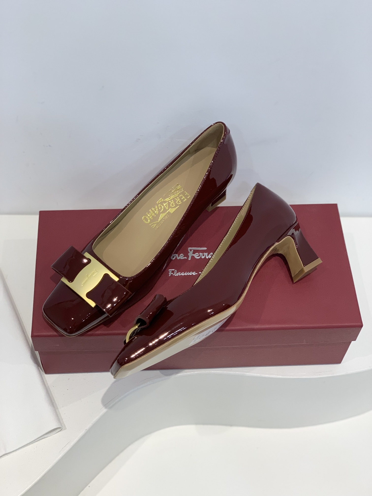 顶级版本SFsalvatoreFerraga*o️菲拉*慕中古款方头中跟小跟油边蝴蝶结单鞋️中古店才有的