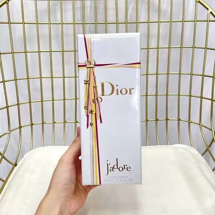Dior J'adore Eau de Parfum 100ml Gift Set - Floral & Feminine Fragrance 1 i1651743242 4237 0