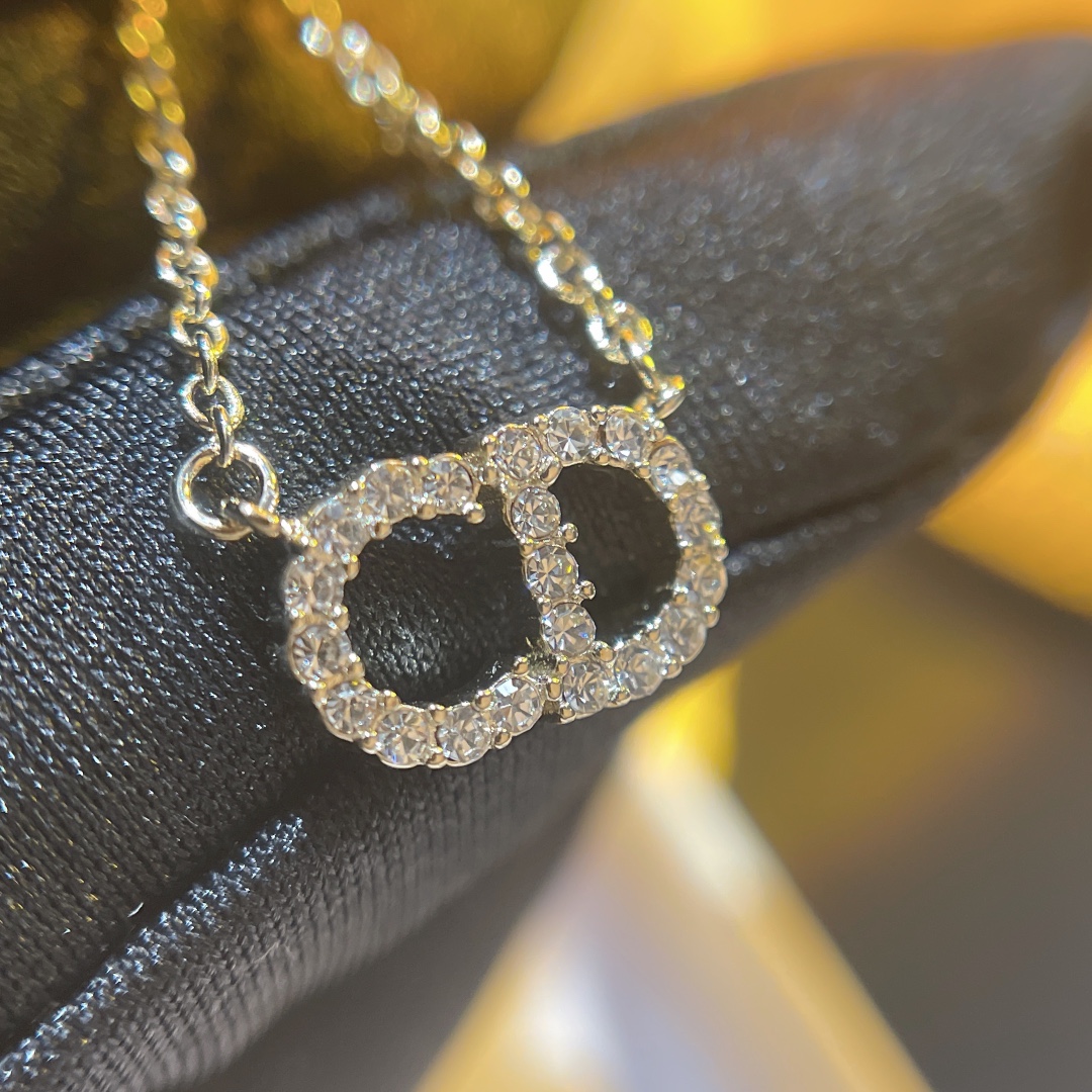 NO:111786,Number DXL0017 [dio* latest mini CD necklace inlaid with diamonds and silver] consistent ZP brass material, jewelry quality, dior, necklace19860909编号DXL0017【dio*最新款迷你CD项链镶钻银色】一致ZP黄铜材质,饰品精品,dior,necklace,Jewelry