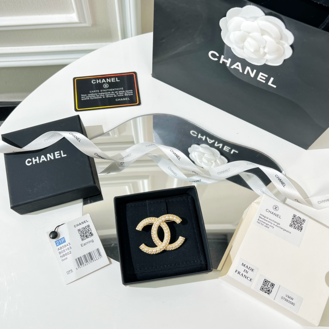 新款☑️CHANEL香奈儿双c珍珠胸针