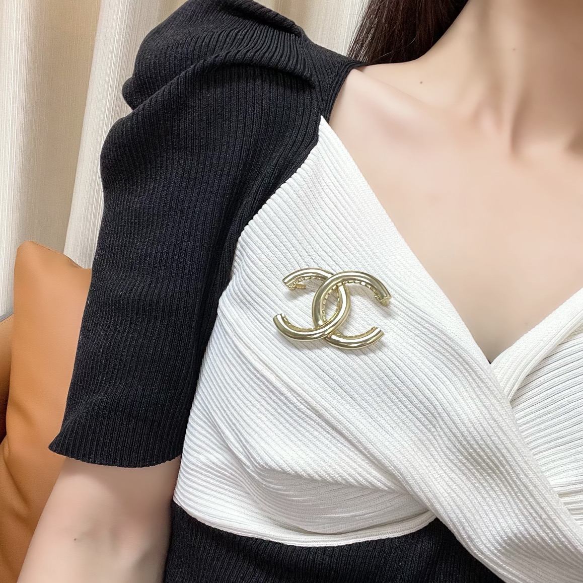新款☑️CHANEL香奈儿双c珍珠胸针