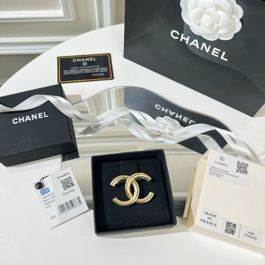 新款☑️CHANEL香奈儿双c珍珠胸针