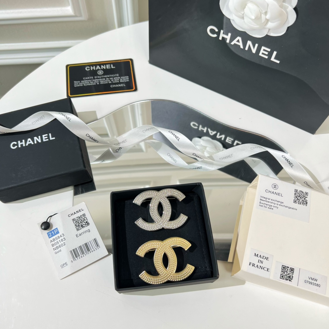 新款☑️CHANEL香奈儿双c胸针