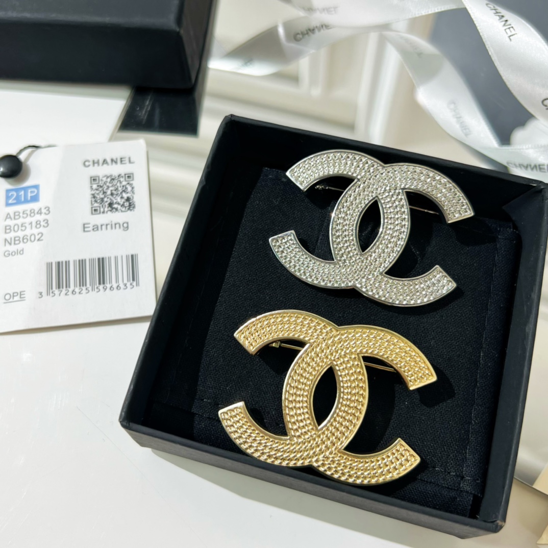 新款☑️CHANEL香奈儿双c胸针