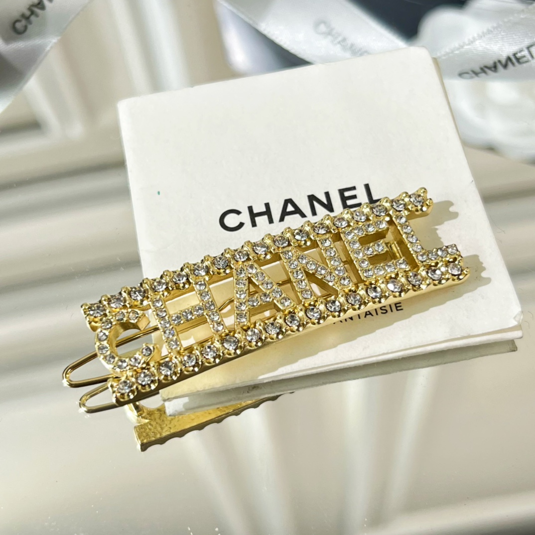 新款☑️CHANEL香奈儿满钻字母发夹发卡