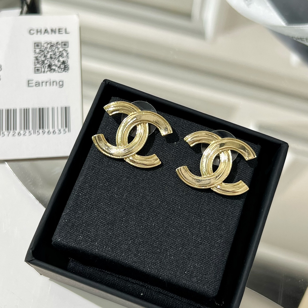 新款☑️CHANEL香奈儿金色双c耳钉耳环