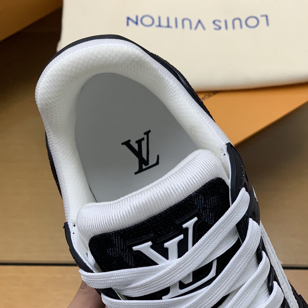 LV/路易威登   黑色牛仔布拼接白色牛皮制成男士运动跑鞋