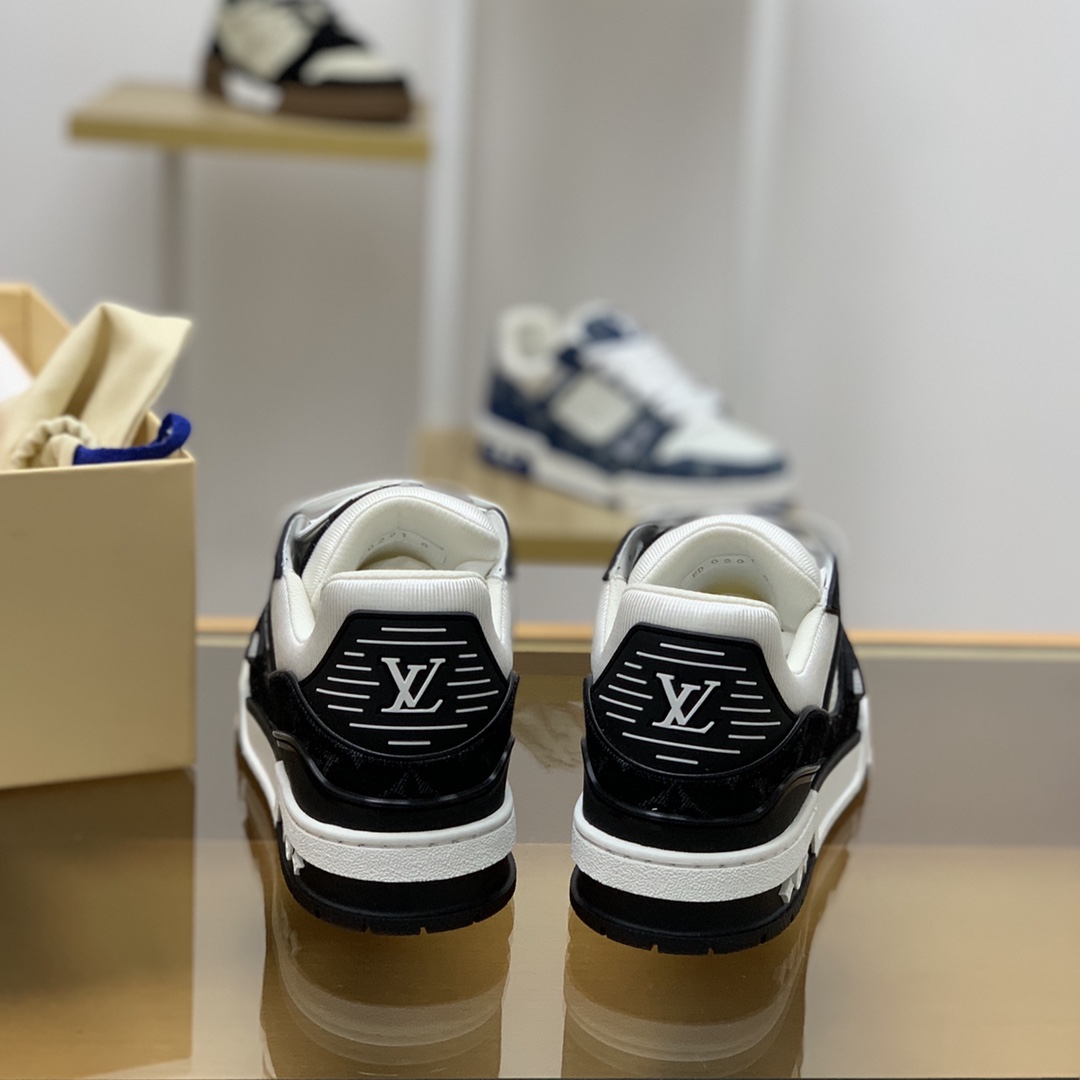LV/路易威登   黑色牛仔布拼接白色牛皮制成男士运动跑鞋
