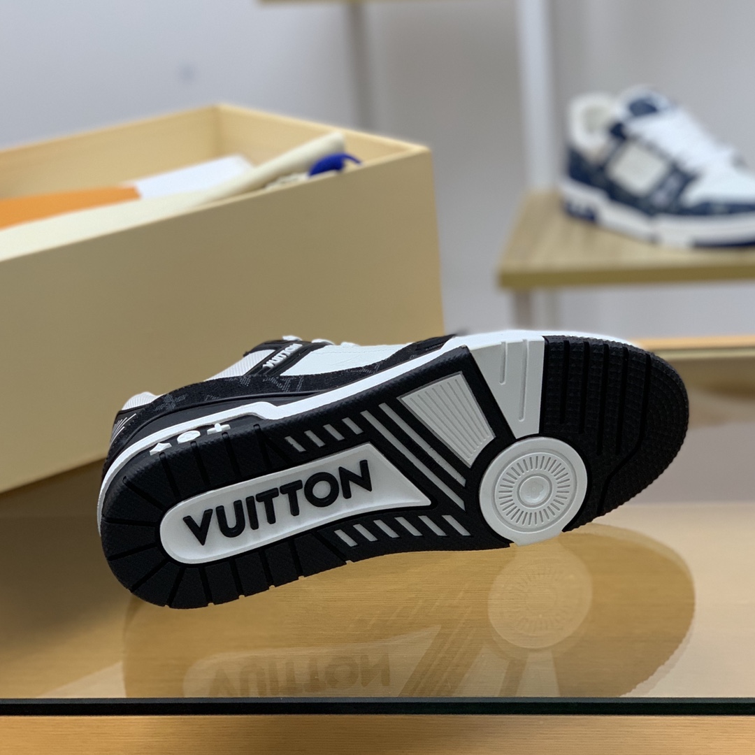 LV/路易威登   黑色牛仔布拼接白色牛皮制成男士运动跑鞋