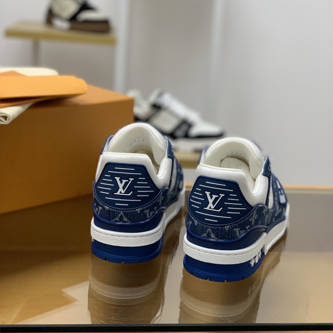 LV/路易威登   蓝色牛仔布拼接白色牛皮制成男士运动跑鞋