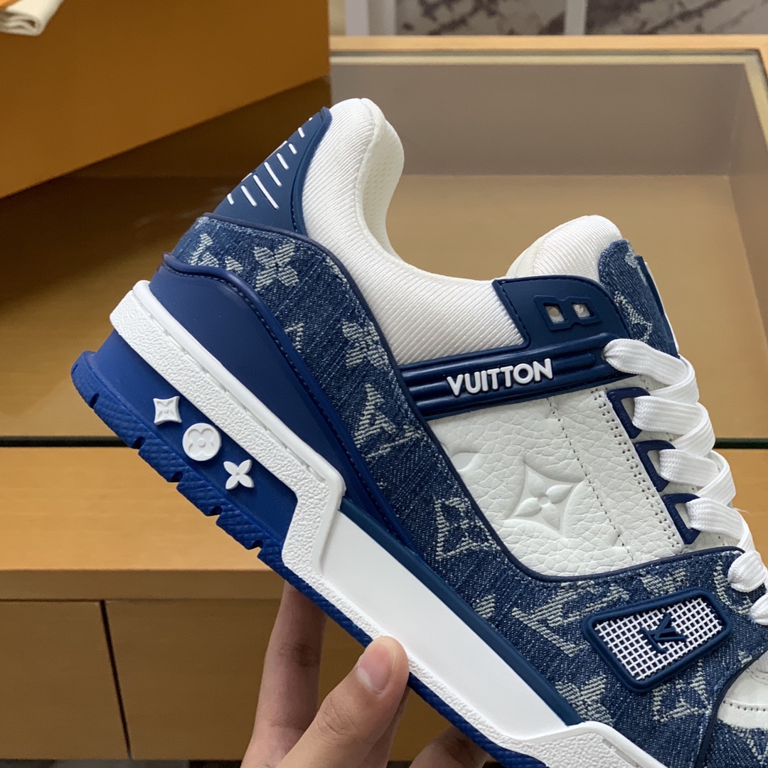 LV/路易威登   蓝色牛仔布拼接白色牛皮制成男士运动跑鞋