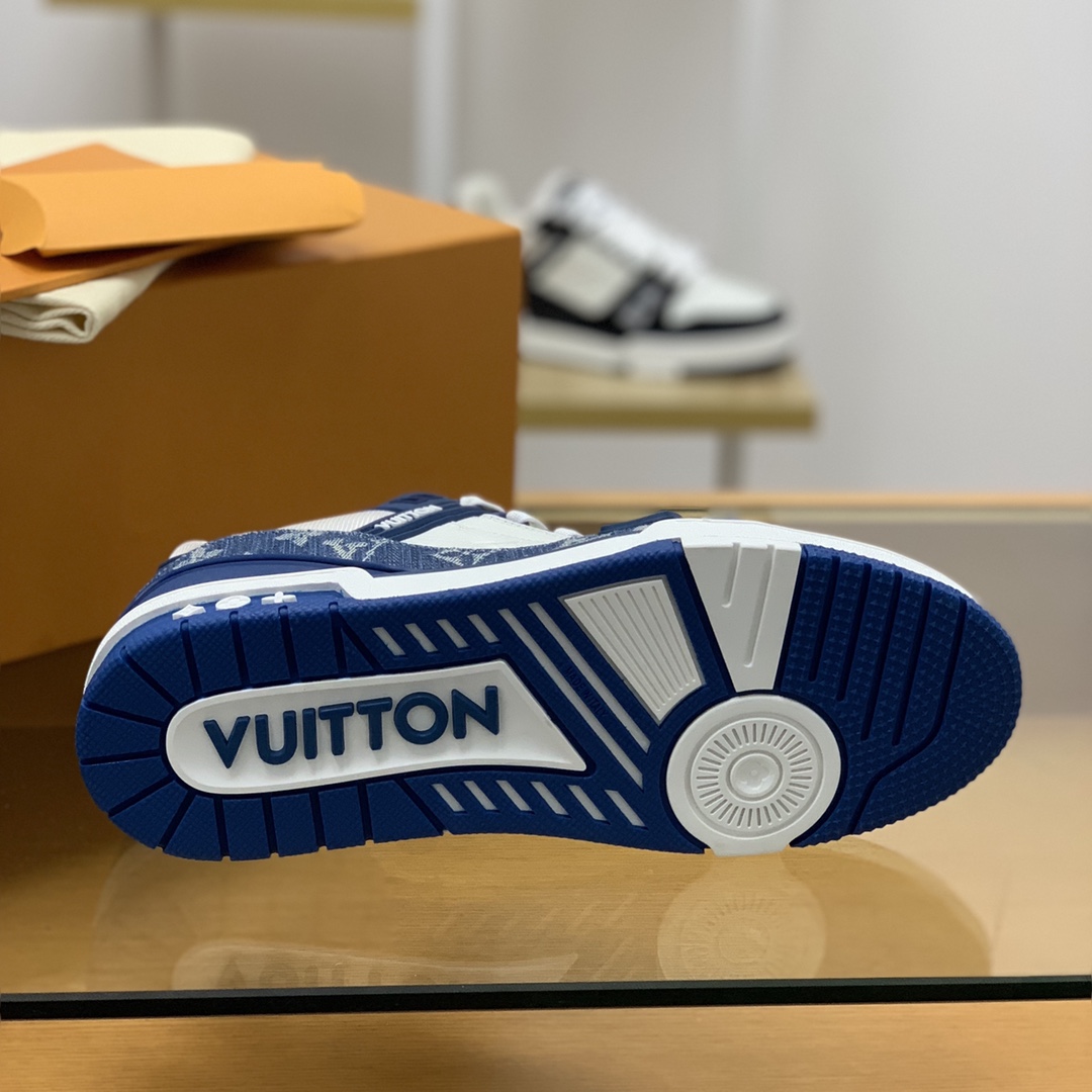 LV/路易威登   蓝色牛仔布拼接白色牛皮制成男士运动跑鞋