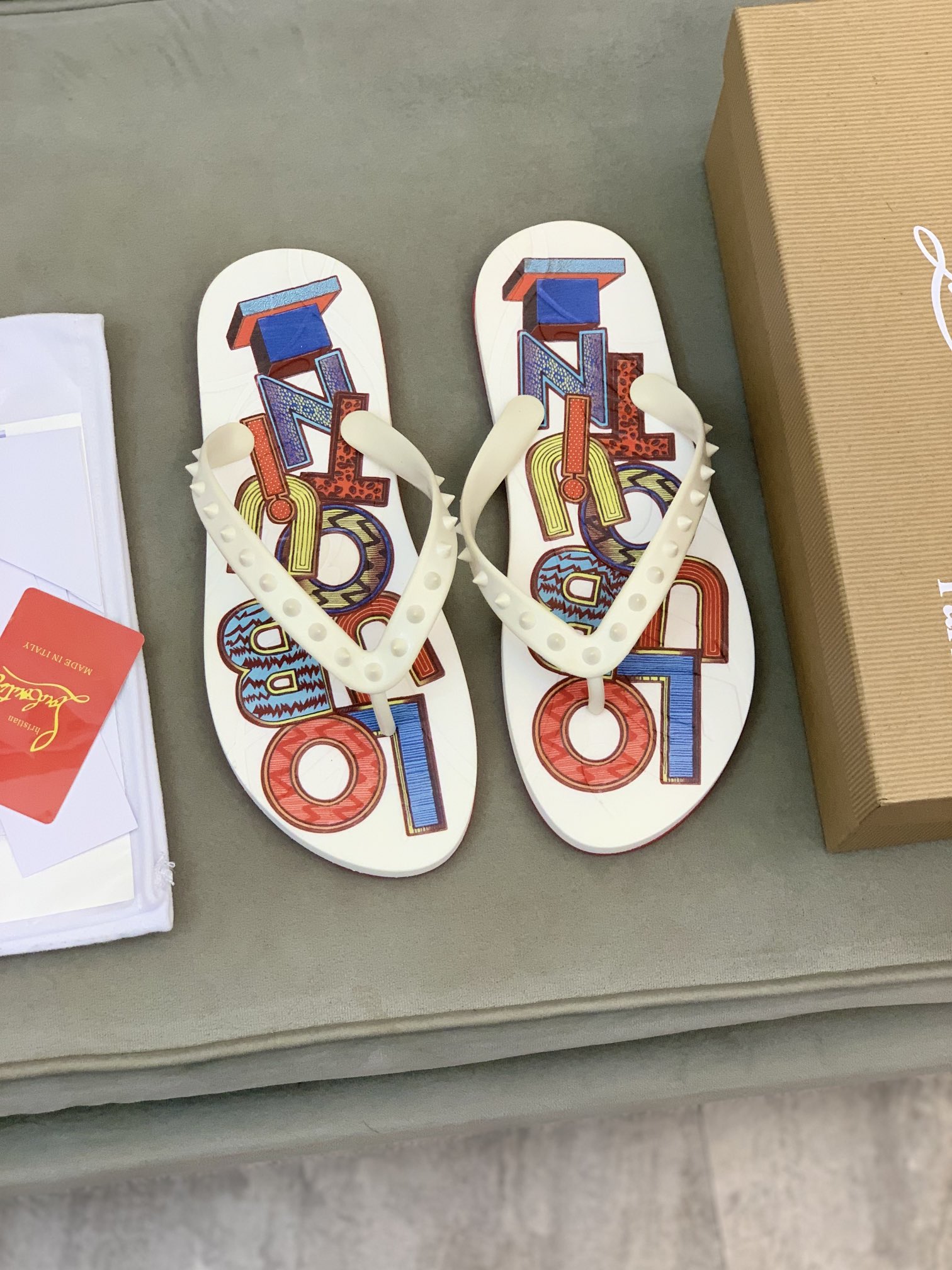 Precio de venta: P100 Marca del producto: CL Red Bottom Shoes* 