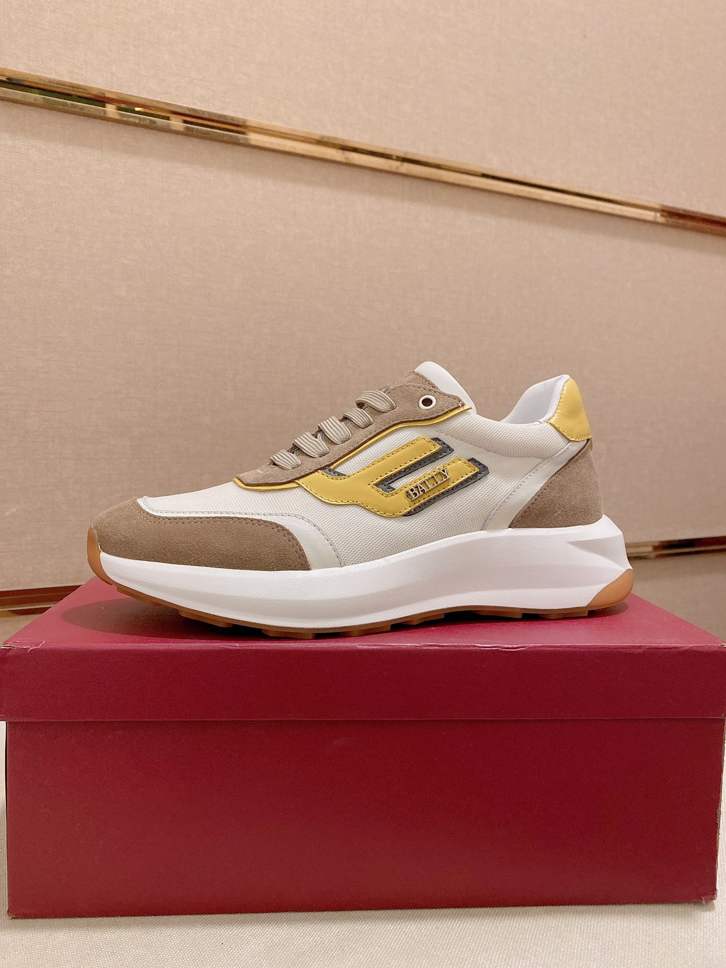 J0 BALLY 巴利官网 鞋面: 进口头层牛皮 内里:进口羊皮内里，。独家原版复刻，原版大底开模 高端定制专柜复刻经得起时间的验证 欢迎对比质量