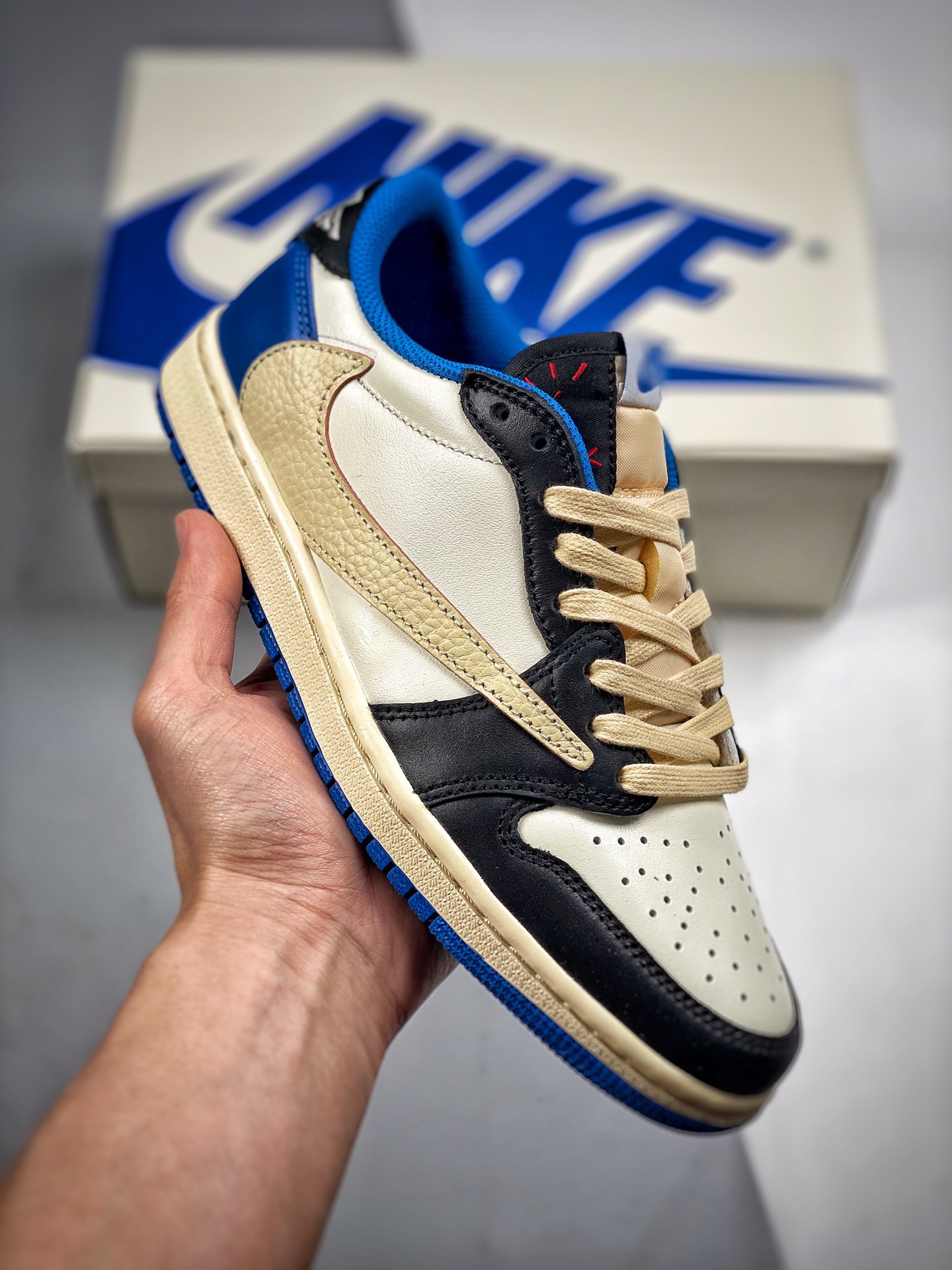 -4 Fragment x Travis Scott x Air Jordan 1 Low TS Hiroshi Fujiwara, colaboración triple con swoosh invertido, luminiscen…