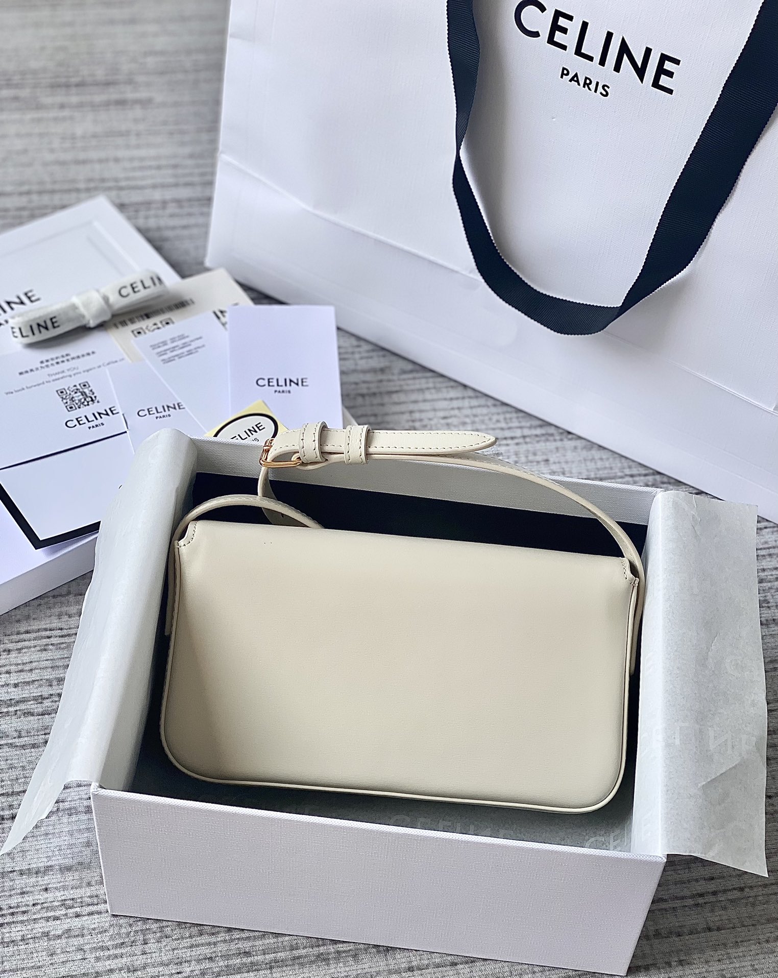 CELINE赛琳凯旋门全皮系列小牛皮肩背包194143