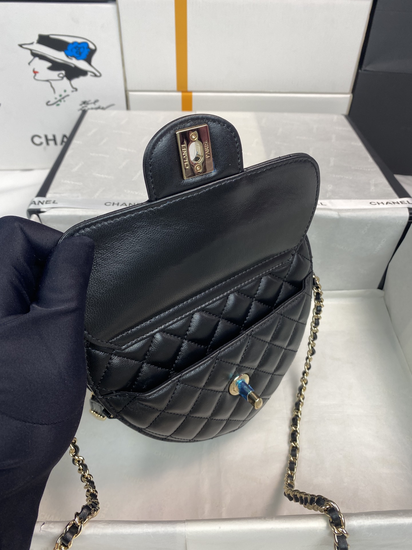 Chanel Heart Bag Lambskin Black, Gold-Tone Metal 7 i1651811744 3768 5