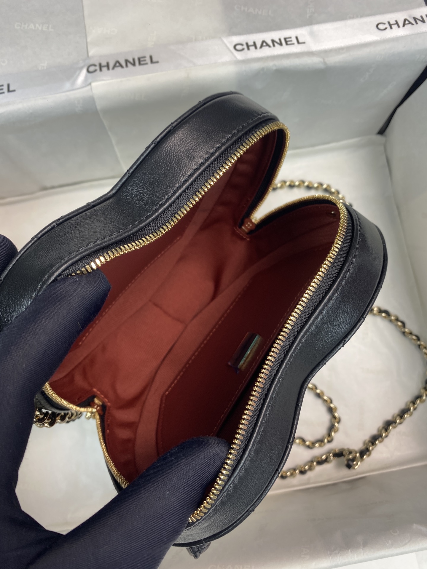 Chanel Heart Bag Lambskin Black, Gold-Tone Metal 8 i1651811744 460 6