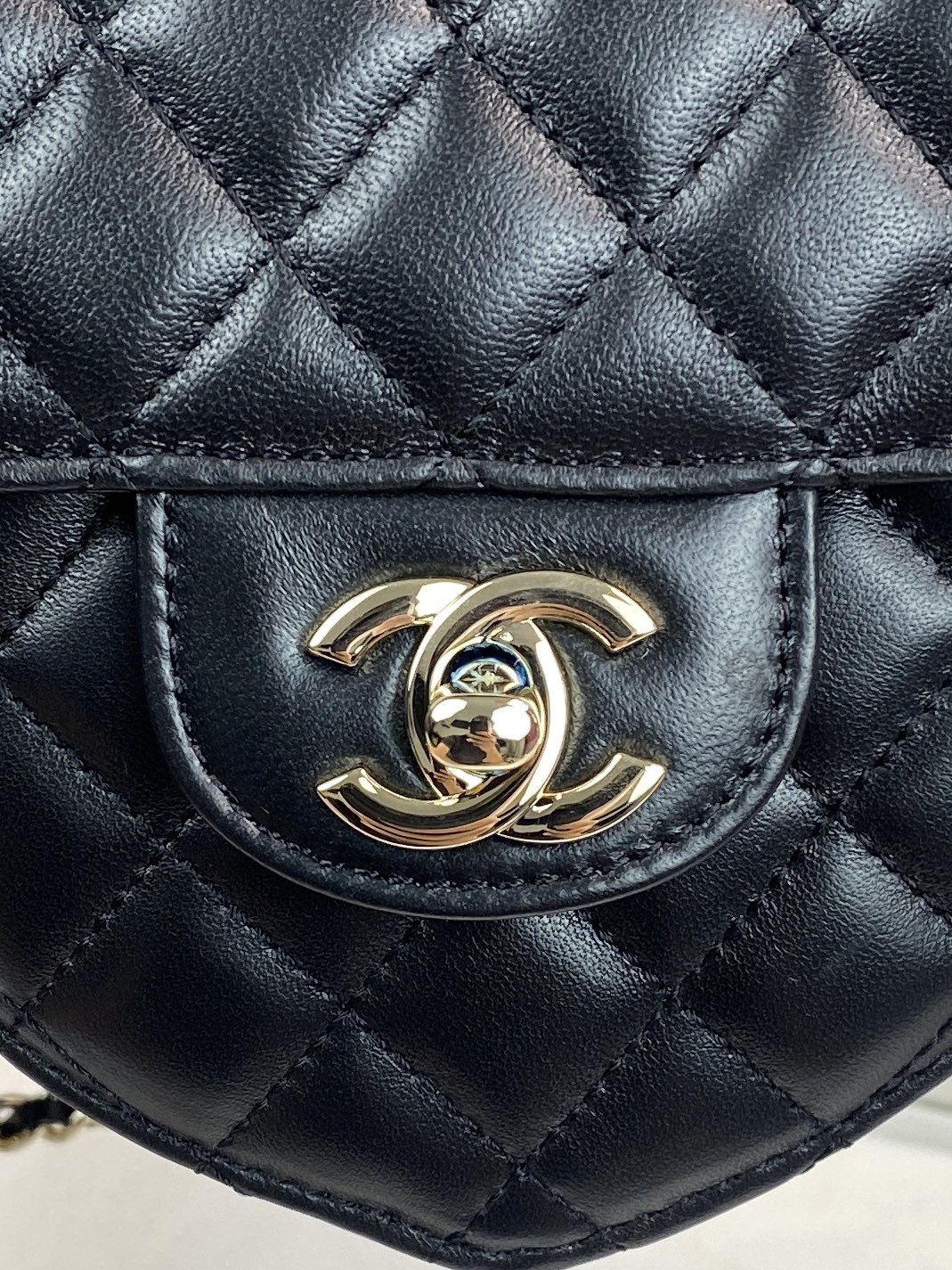 Chanel Heart Bag Lambskin Black, Gold-Tone Metal 4 i1651811744 6400 2