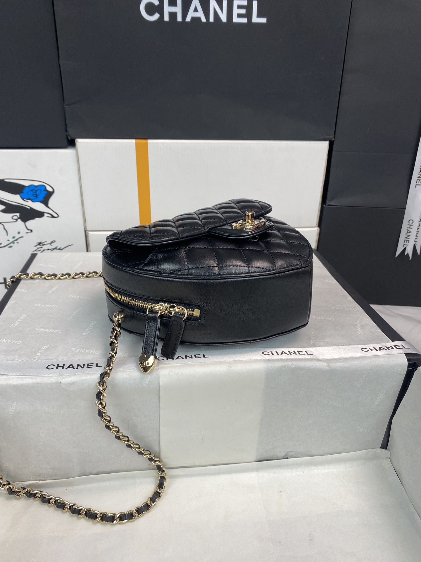 Chanel Heart Bag Lambskin Black, Gold-Tone Metal 5 i1651811744 6760 3