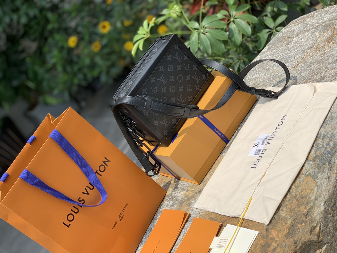 🌼 m44730尺寸25×18×10CM 朱一龙、唐晓天同款！Soft Trunk真的从去年年底开始，一