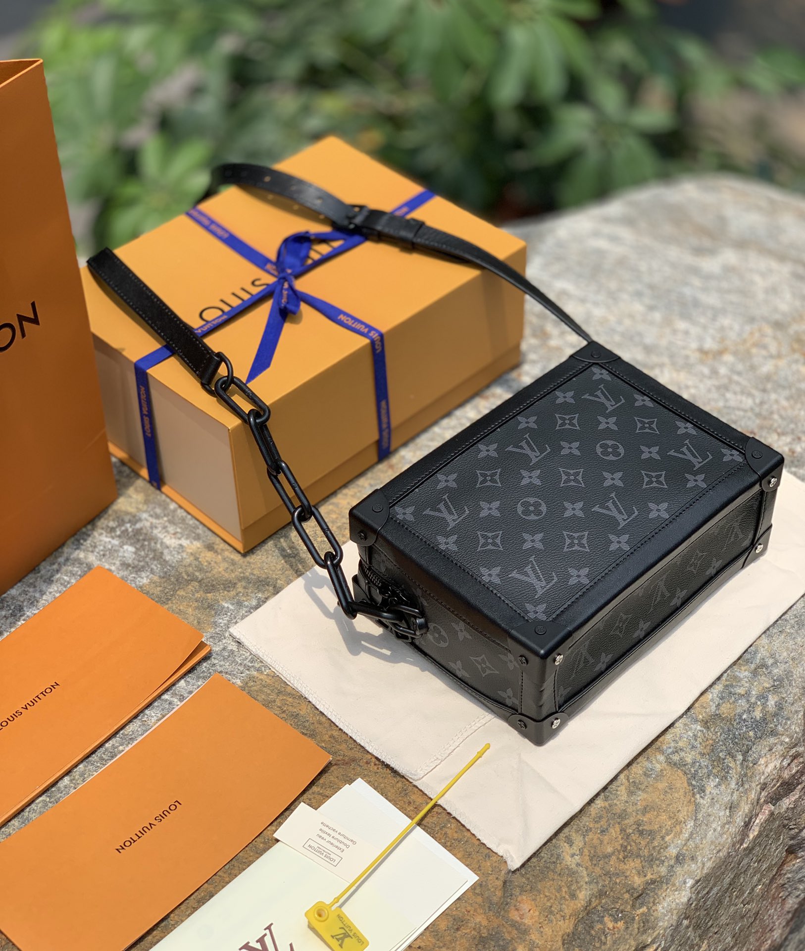 🌼 m44730尺寸25×18×10CM 朱一龙、唐晓天同款！Soft Trunk真的从去年年底开始，一